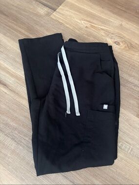 Figs Women’s black Yola scrub pants. Small/petite.